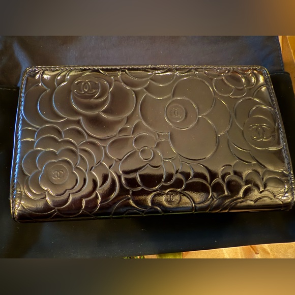 Authentic Chanel Lambskin Camellia Long Wallet - excellent condition - Picture 3 of 7